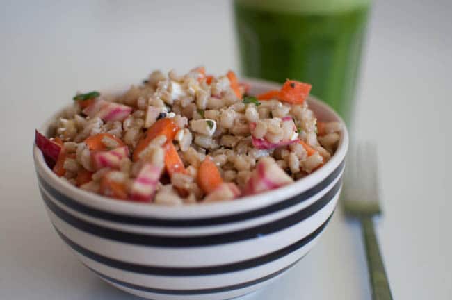 Salat med perlebyg og bolsjebeder