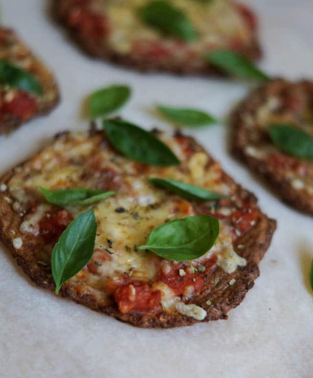 Blomkålspizza - små sunde pizzaer med blomkål