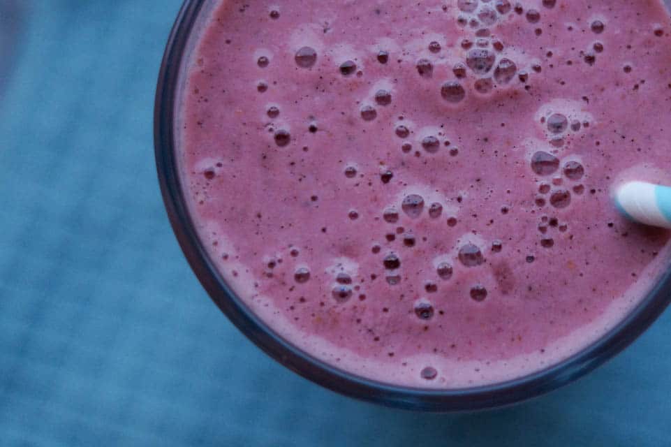 Ananas-hindbær-mandel milkshake