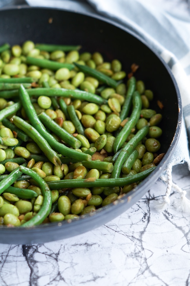 Edamamebønner stegt i ingefær og soya