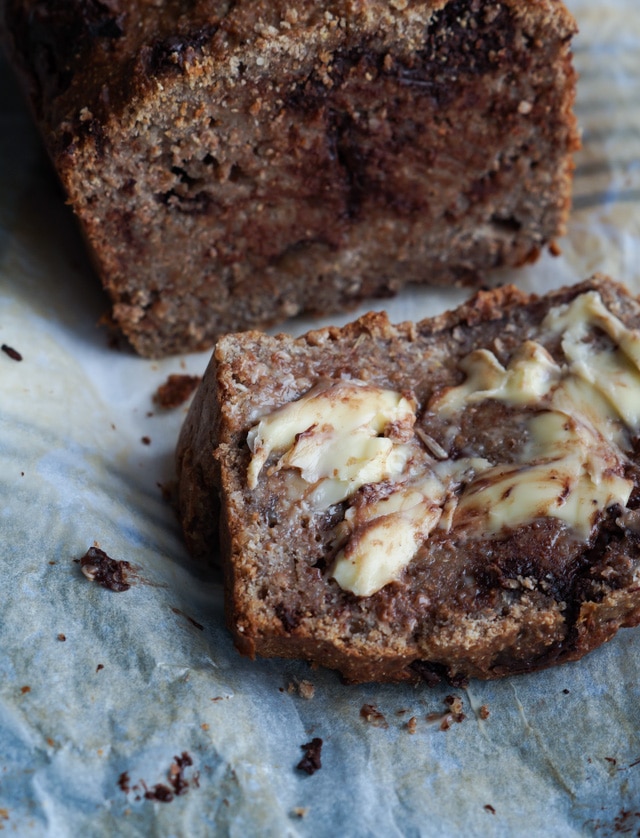 Sundt bananbrød med chokolade og peanutbutter