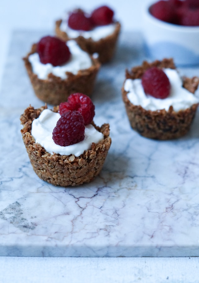 Små granola cups med skyr