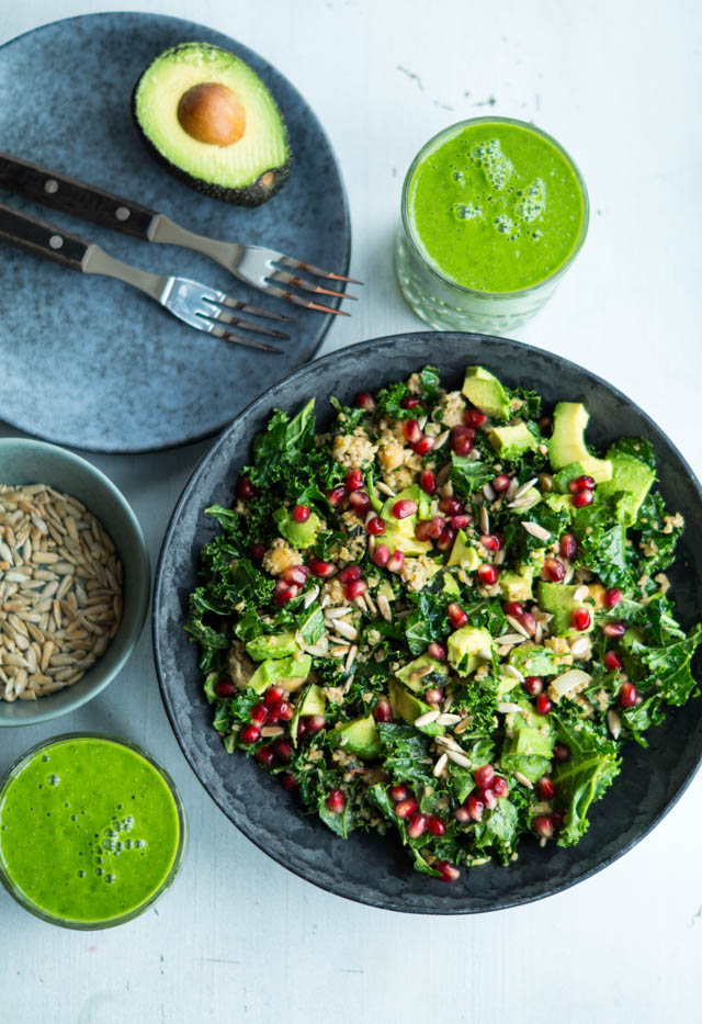 Grønkålssalat med bulgur og tahindressing
