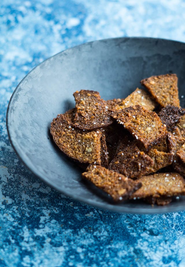 Rugbrødschips - af en rest rugbrød