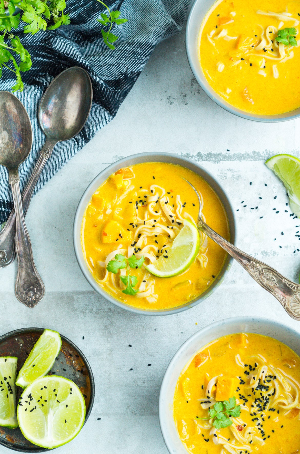 Thaisuppe - Asiatisk vegetarisk suppe 