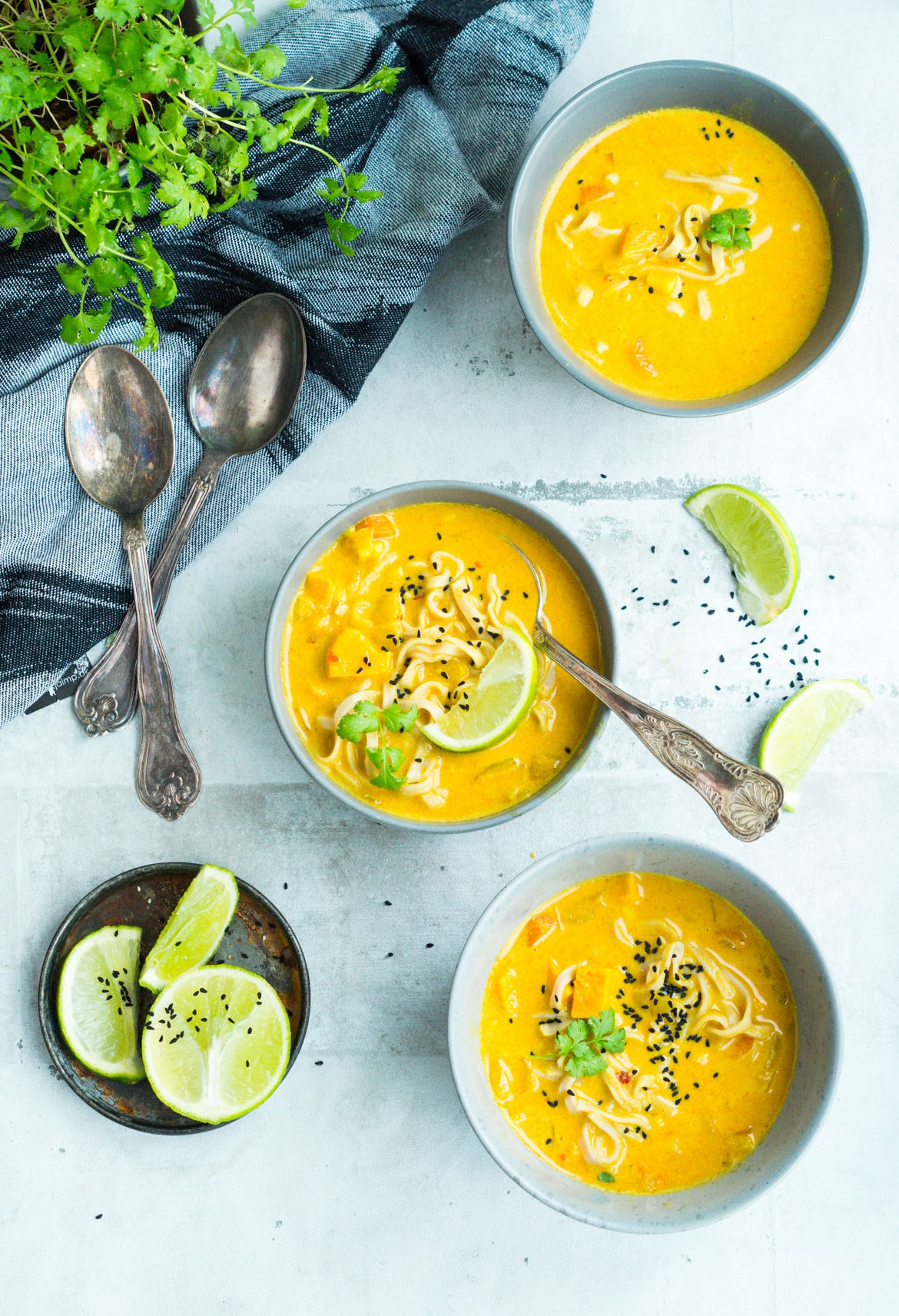 Thaisuppe - Asiatisk vegetarisk suppe 