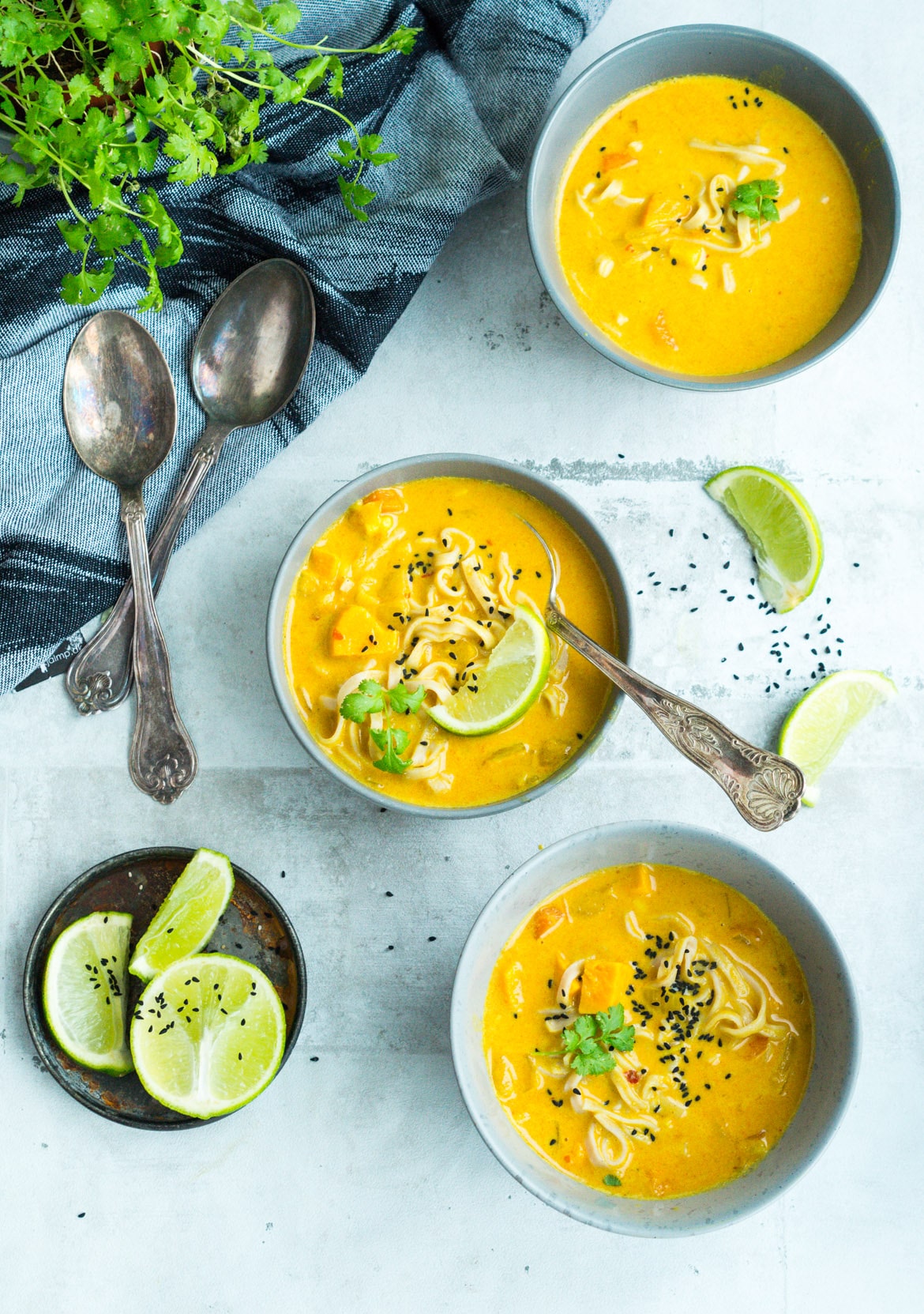 Thaisuppe - Asiatisk vegetarisk suppe 