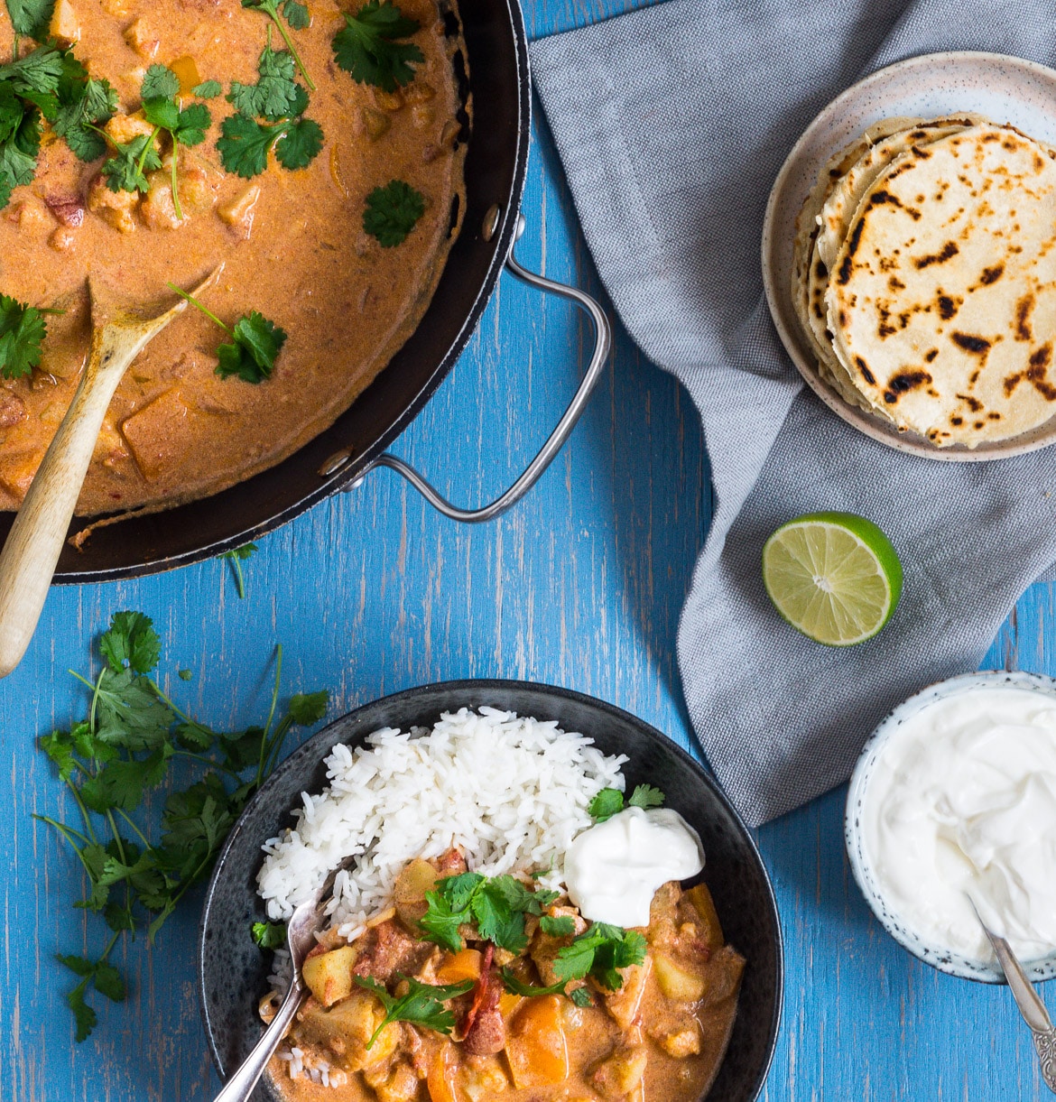 Indisk curry med blomkål og gulerødder