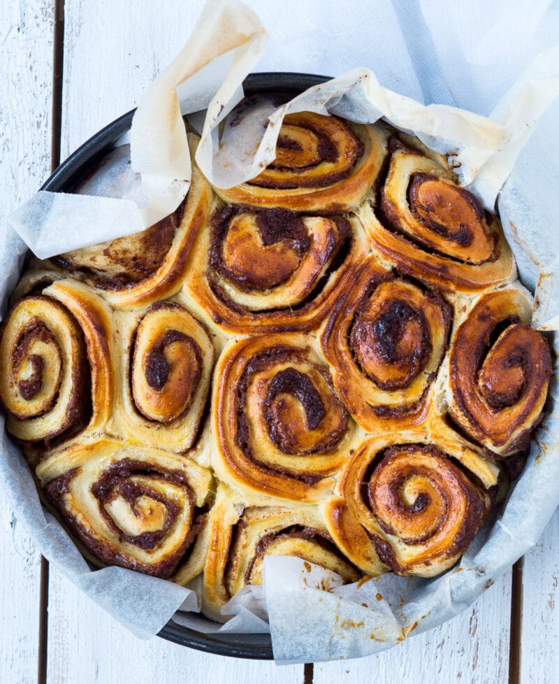 Sundere kanelsneglekage med dadler
