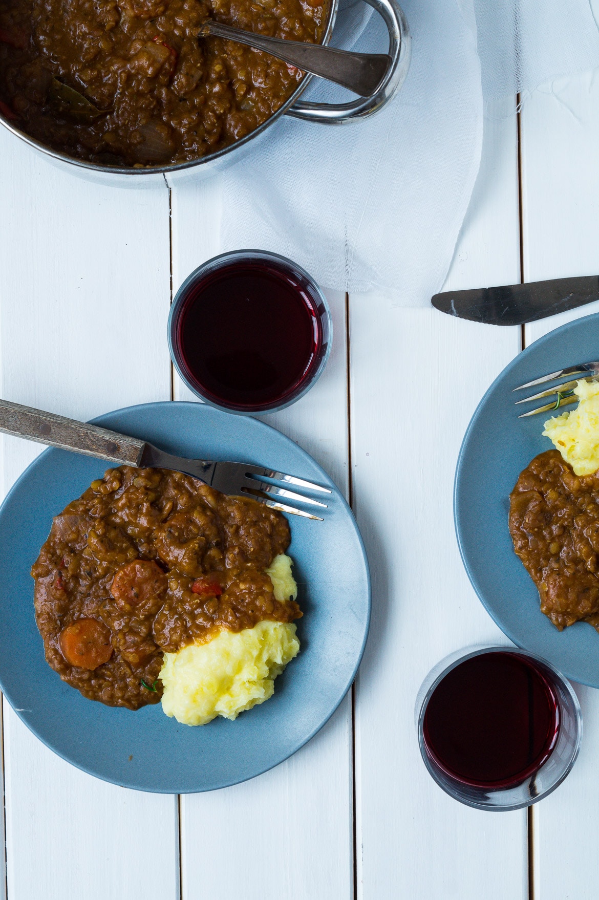 Vegetarisk gryderet med rødvin og linser