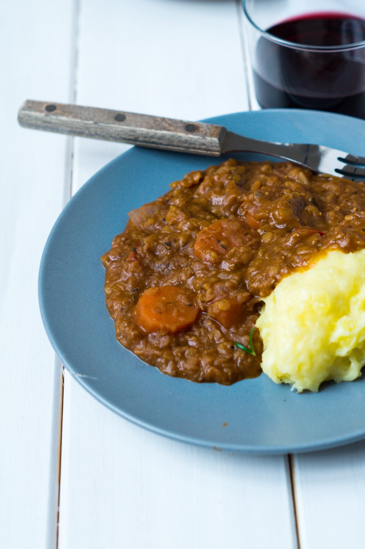 Vegetarisk gryderet med rødvin og linser