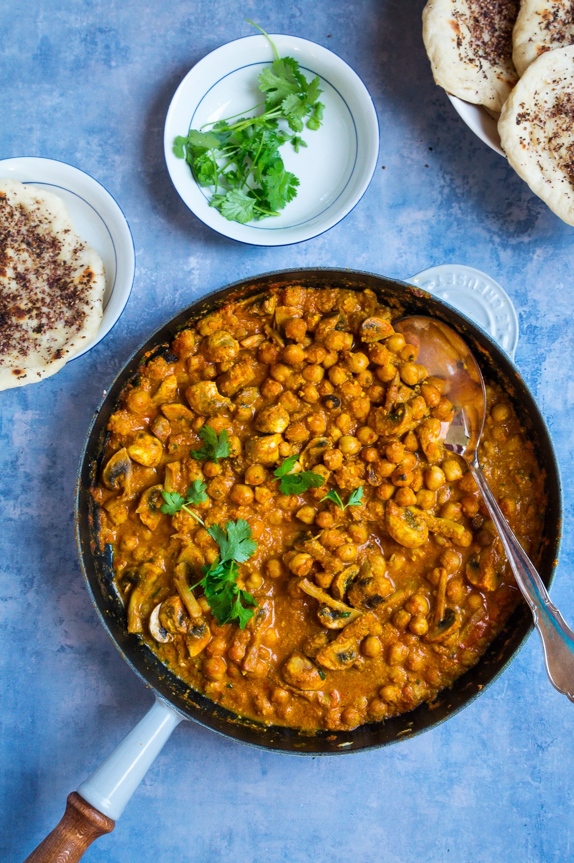 Indisk vegetarret - kikærter i cashewnødde-sauce