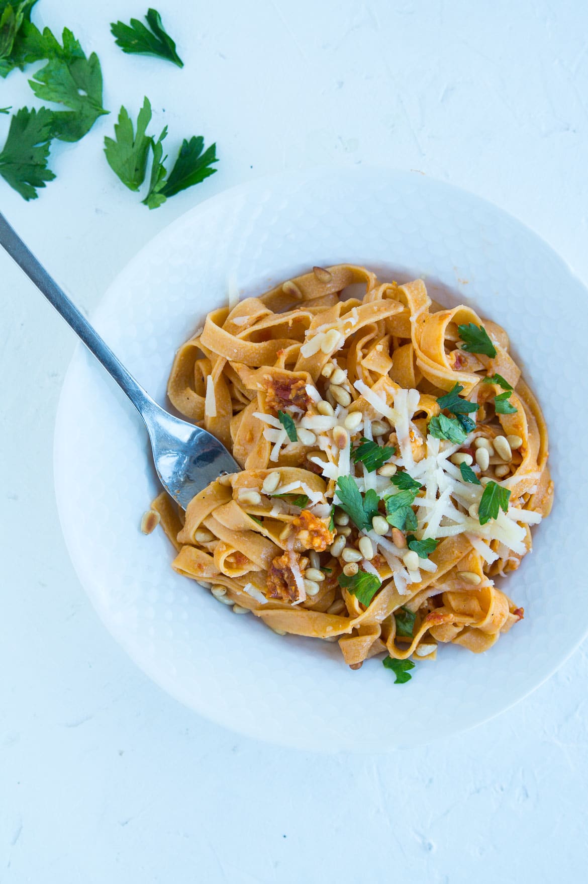 Pasta med rød pesto