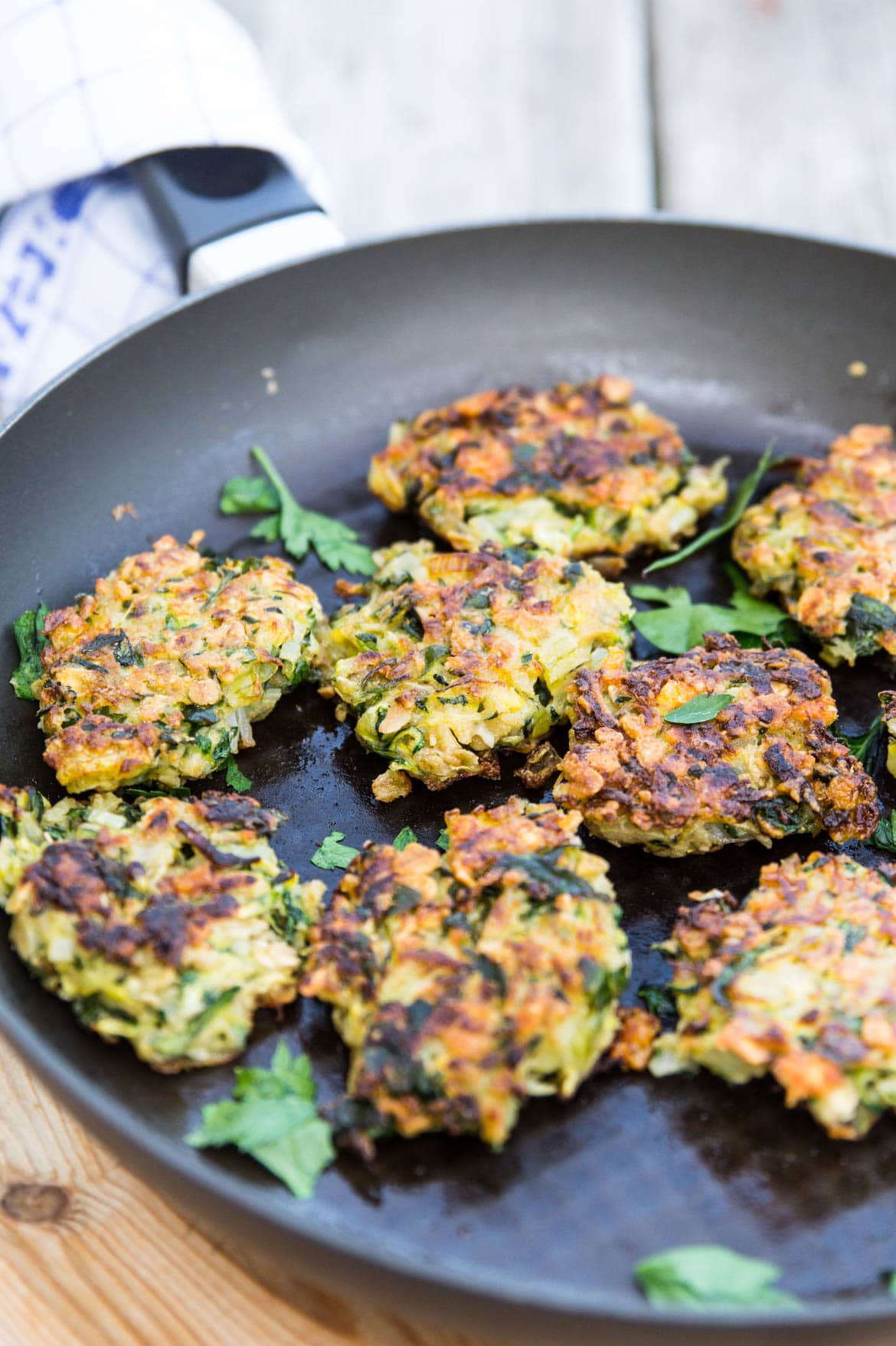 Squashfrikadeller - vegetardeller med squash og parmesan