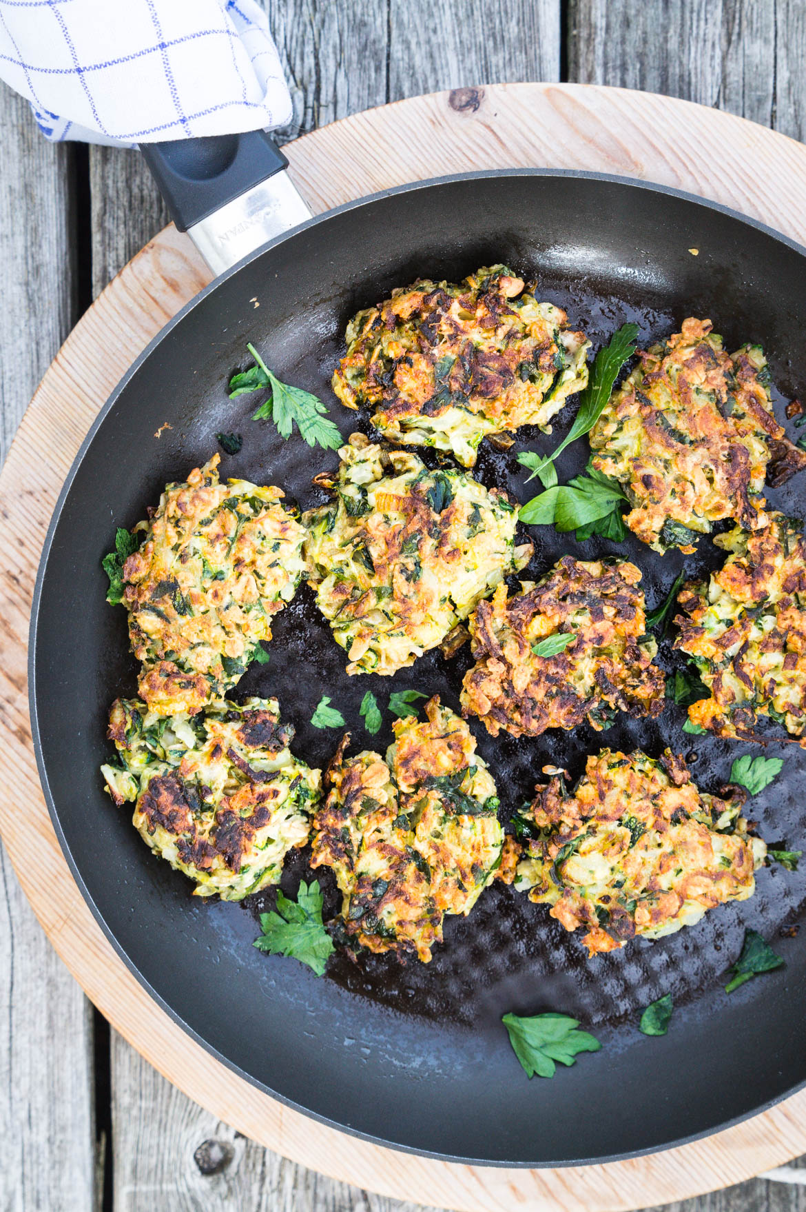 Squashfrikadeller - vegetardeller med squash og parmesan