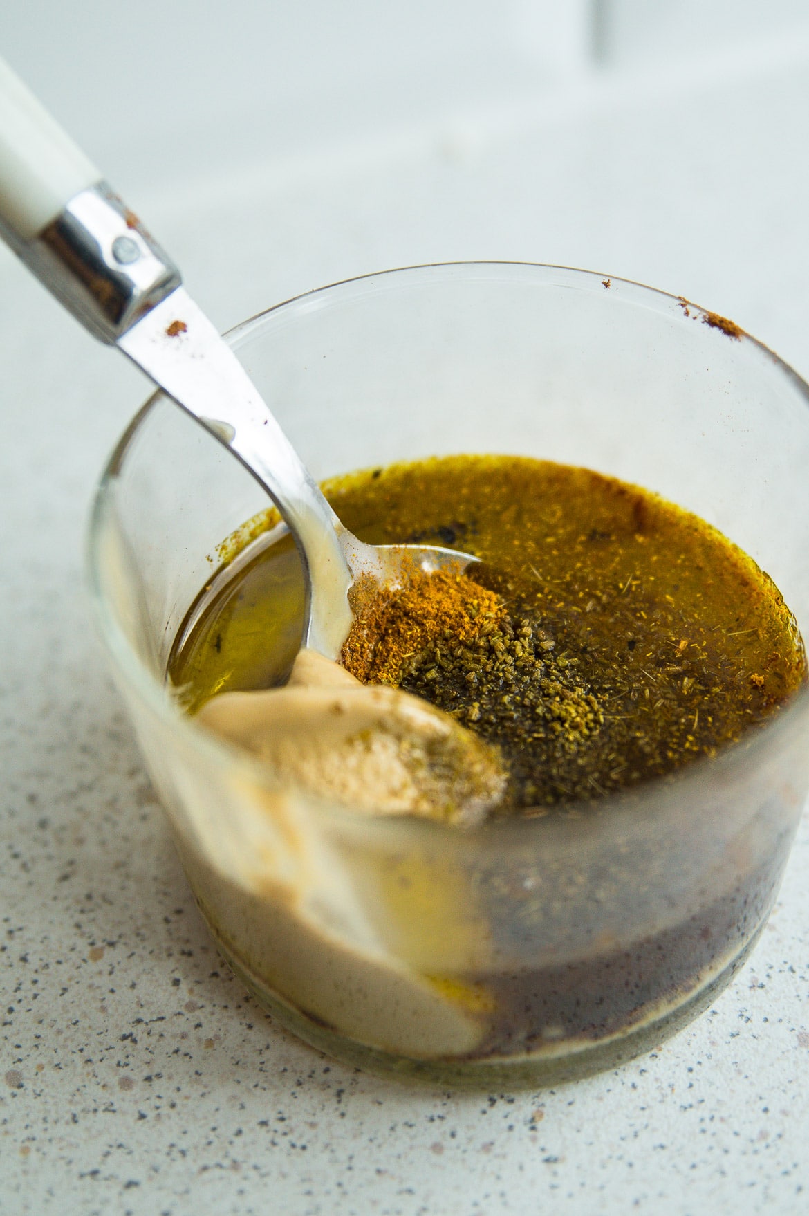Grønkålssalat med bagte gulerødder med marrokansk dressing
