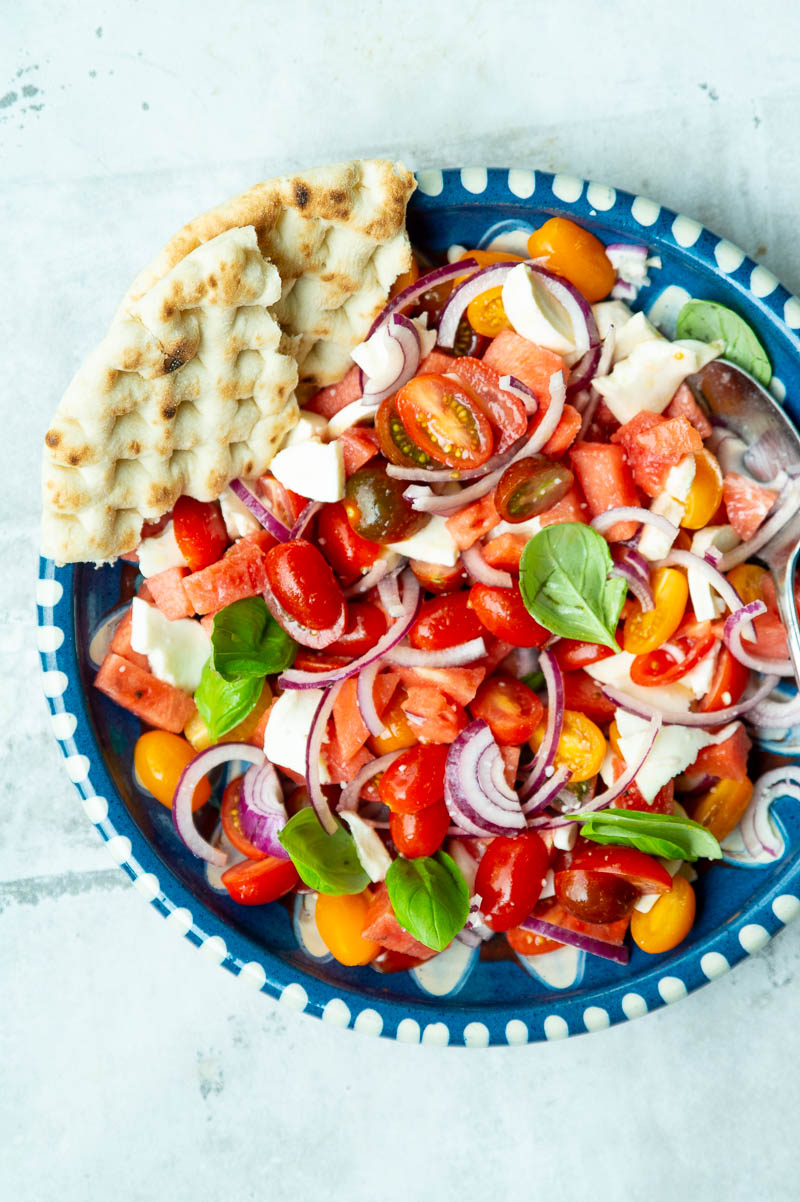 Sommersalat med vandmelon, tomat, mozzarella og basilikum