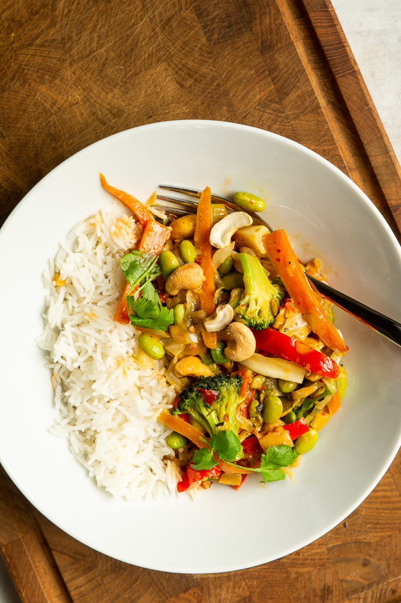 Vegetarisk wok med kokosmælk