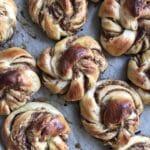 Kanelsnurrer med æble og marcipan