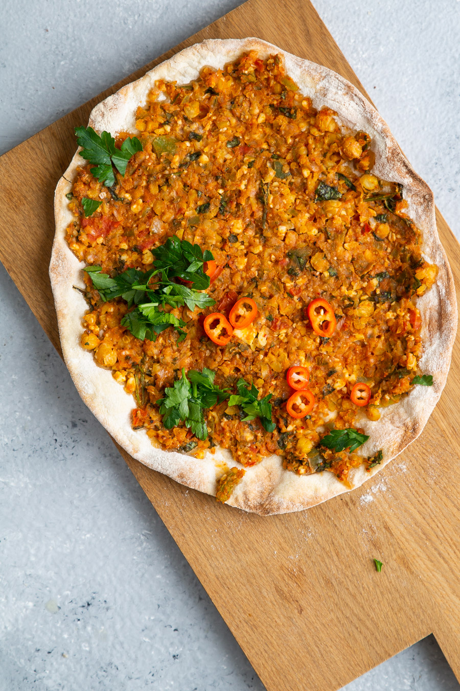 Vegetarisk lahmacun vegetarisk tyrkisk pizza