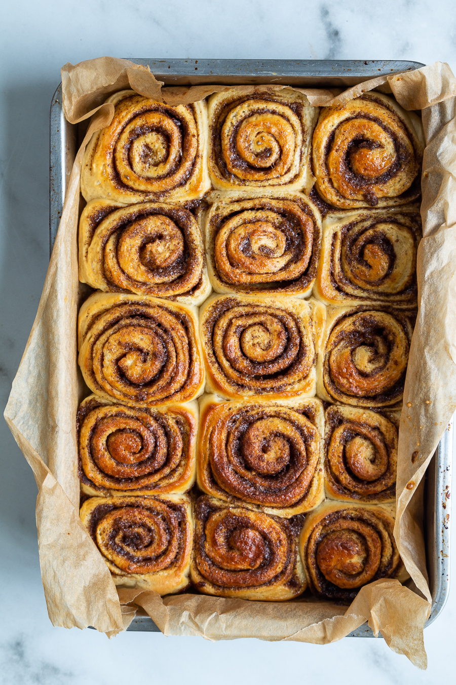 Kanelsnegle i fad