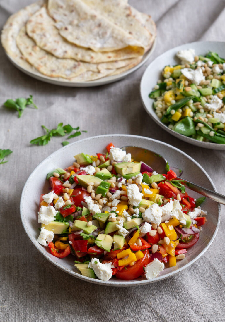 Salat med tomat og peberfrugt