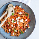 Pastasalat med peberfrugtcreme